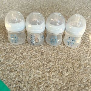 New 4 Avent 4oz baby bottles